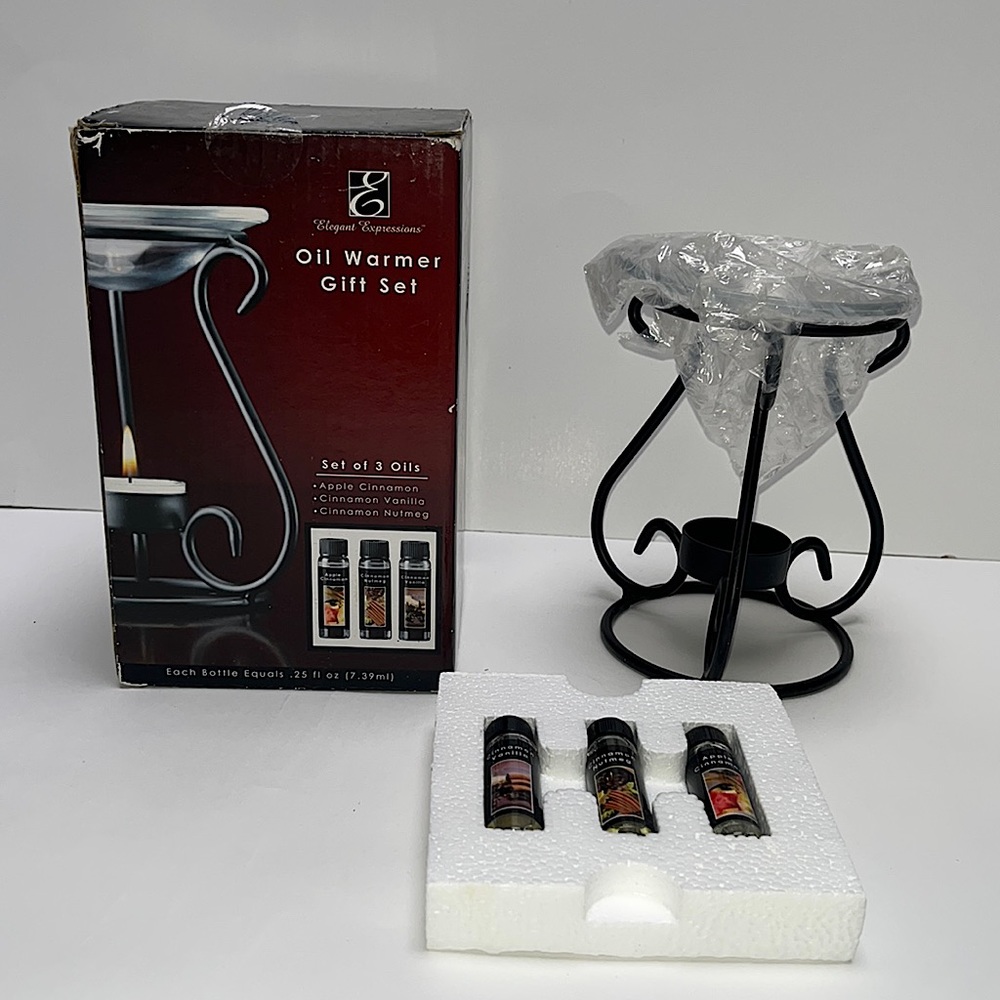 NWOT Elegant Expressions Oil Warmer Gift Set w/ 3 Scented Oils All Year Round